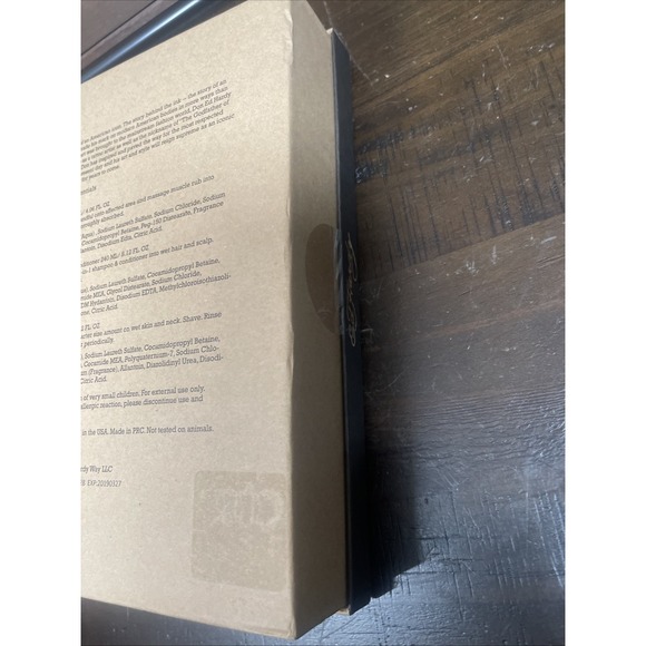 Ed Hardy Every Day Bath Essentials Mens 4 Pc Gift Set Shower Gel Lotion Scrub - Picture 3 of 4